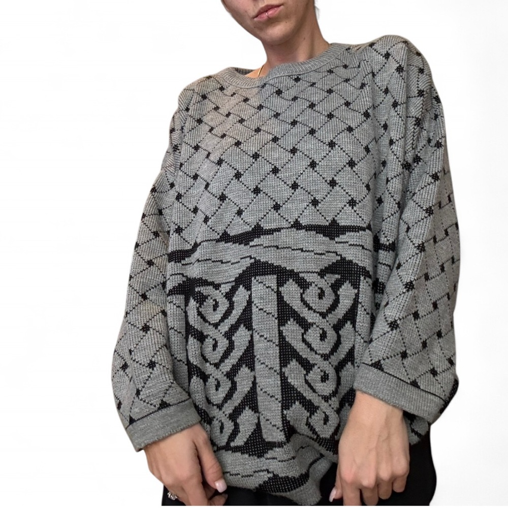 ❌SOLD❌Vintage 90s Grey & Black Abstract Knit Sweater – Size S